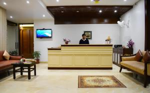 Green View by Green Tree Hotels的电视和/或娱乐中心