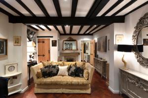 Ein Sitzbereich in der Unterkunft Luxury Eton House, 5 minute walk to Windsor Castle