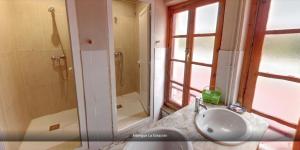 Koupelna v ubytování Albergue La Estación + 37 fotografií