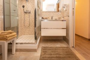 Koupelna v ubytování sweet home station + 22 fotografií