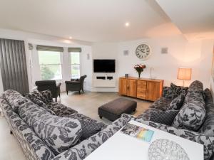 Μια τηλεόραση ή/και κέντρο ψυχαγωγίας στο 1 Arlington Villas