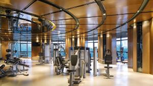 The fitness centre and/or fitness facilities at Crowne Plaza Beijing Lido, an IHG Hotel