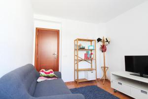 Μια τηλεόραση ή/και κέντρο ψυχαγωγίας στο Global Properties, Adosado en la playa con piscina