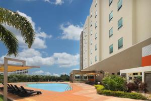 Kolam renang di atau di dekat Holiday Inn Express - Tuxpan, an IHG Hotel