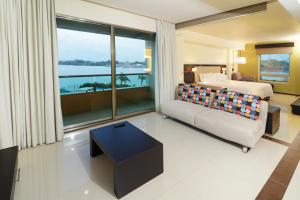 Χώρος καθιστικού στο Holiday Inn Express - Tuxpan by IHG