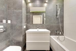 Kúpeľňa v ubytovaní GRANO FLATS Gdańsk - Aura I