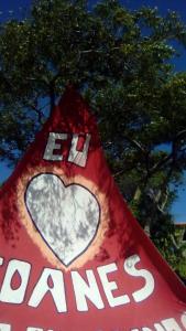 a sign with a heart on it with a tree in the background at Pousada Ventania Do Rio-Mar in Joanes