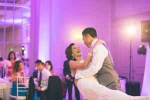 uma noiva e um noivo a dançar na sua recepção de casamento em Crowne Plaza Hotel Portland-Downtown Convention Center, an IHG Hotel em Portland