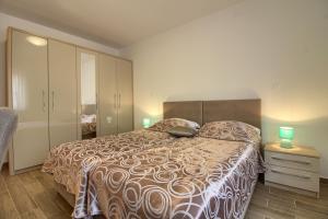 Posteľ alebo postele v izbe v ubytovaní Charming villa Aurora with private pool 200m from the beach for up to 10 persons - WiiBuk + 25 fotografií