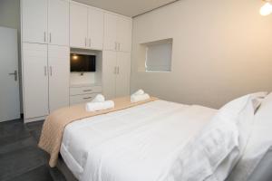 Llit o llits en una habitació de Acrothea Perdika