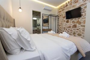 Llit o llits en una habitació de Acrothea Perdika