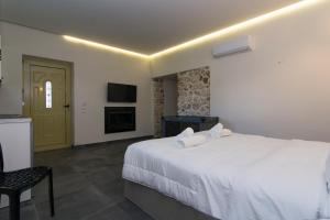 Llit o llits en una habitació de Acrothea Perdika