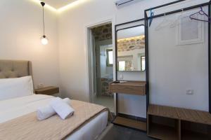 Llit o llits en una habitació de Acrothea Perdika