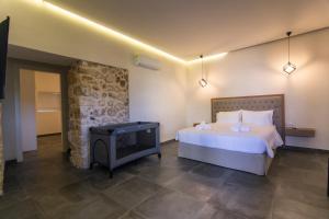 Ένα ή περισσότερα κρεβάτια σε δωμάτιο στο Acrothea Perdika