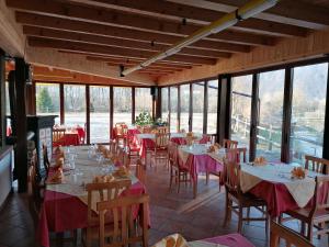 A restaurant or other place to eat at Az. Agr. Sponga Giancarlo