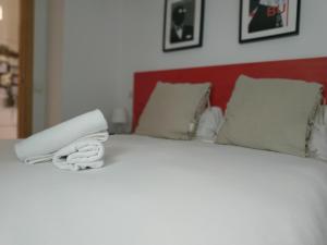 A bed or beds in a room at Apartamento San Bernardo