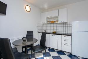 Kuchyňa alebo kuchynka v ubytovaní Apartments Jane Perna