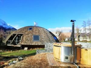 Galeriebild der Unterkunft Au-Dela des Nuages, Maison d'hôtes insolite & SPA in Chauffayer