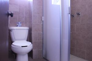 Koupelna v ubytování Hotel Plaza Aleman