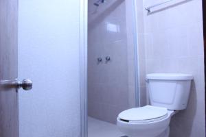 Koupelna v ubytování Hotel Plaza Aleman