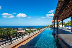 Bazén v ubytování Sea and Sky by Phuket Rent Angel nebo v jeho okolí
