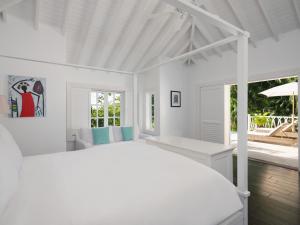 Кровать или кровати в номере Sugar Beach, A Viceroy Resort