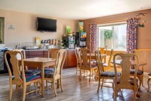 a kitchen and dining room with a table and chairs at Quality Inn & Suites Prairie Du Chien in Prairie du Chien