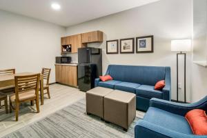 Гостиная зона в Comfort Suites DeSoto Dallas South