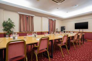 a conference room with a large table and chairs at Comfort Inn Arundel in Arundel