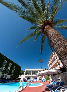 Bazén v ubytování Hotel Venecia Paguera nebo v jeho okolí