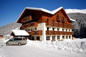 Nespecifikovaný výhled na hory nebo výhled na hory při pohledu z hotelu