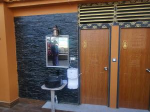 Bilik mandi di Ludrong Hotel