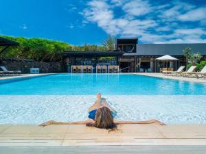 Bazén v ubytování Finch Bay Galapagos Hotel nebo v jeho okolí