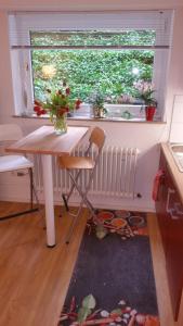 a table and a chair in a kitchen with a window at Erftmündung in Neuss