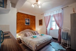 Postel nebo postele na pokoji v ubytování Strieborný dvor