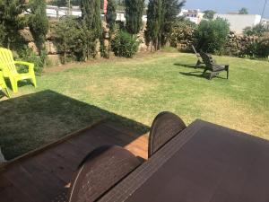 a patio with a table and chairs in a yard at La Casita de Laura in Bolonia