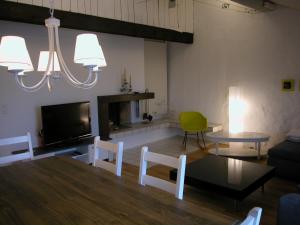 Posezení v ubytování Joline private guest apartment downtown Nidau