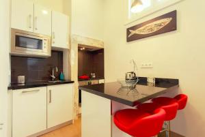 Køkken eller tekøkken på Charm Homes Lisbon Historic Balcony & Art