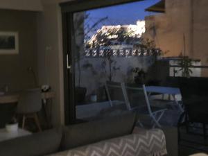 Χώρος καθιστικού στο Super Loft With Acropolis View