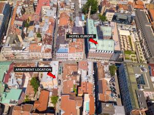 Vista generica su Sarajevo o vista sulla città dall'interno dell'appartamento