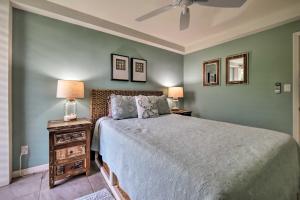 Postel nebo postele na pokoji v ubytování Ocean-View Kihei Condo with Pool Access! + 18 fotografií