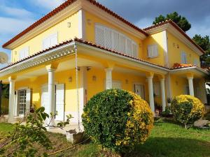 a large yellow house with at B House Verdizela in Corroios