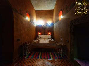 Postel nebo postele na pokoji v ubytování Kasbah Les Alizes Du Desert