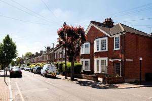 Gallery image of Modern Family Home in London Close to Amenities and Train in London