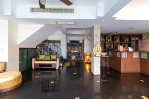 a living room with a couch and a table at Chomsin Hua Hin ชมสินธุ์ หัวหิน in Hua Hin