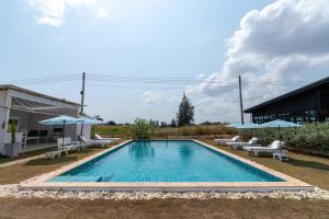 Bazén v ubytování The Barn Hua Hin nebo v jeho okolí