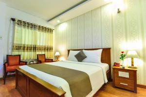 Uma cama ou camas num quarto em Oriental Nha Trang Hotel - Đối diện bãi biển