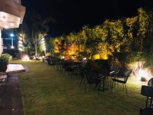 Κήπος έξω από το Citi Garden Suites