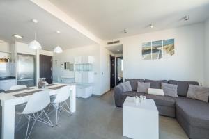 A kitchen or kitchenette at Aqua Nature 27D