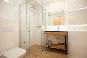 Kúpeľňa v ubytovaní Apartamentos Reina Victoria + 37 fotografií